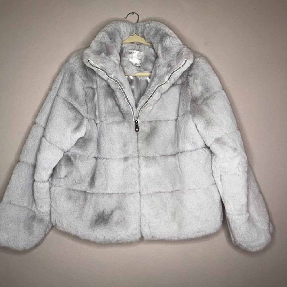 ✨BAILEY 44✨Brand New NWOT Faux Fur Light Grey Winter Fur Coat Jacket Women's M